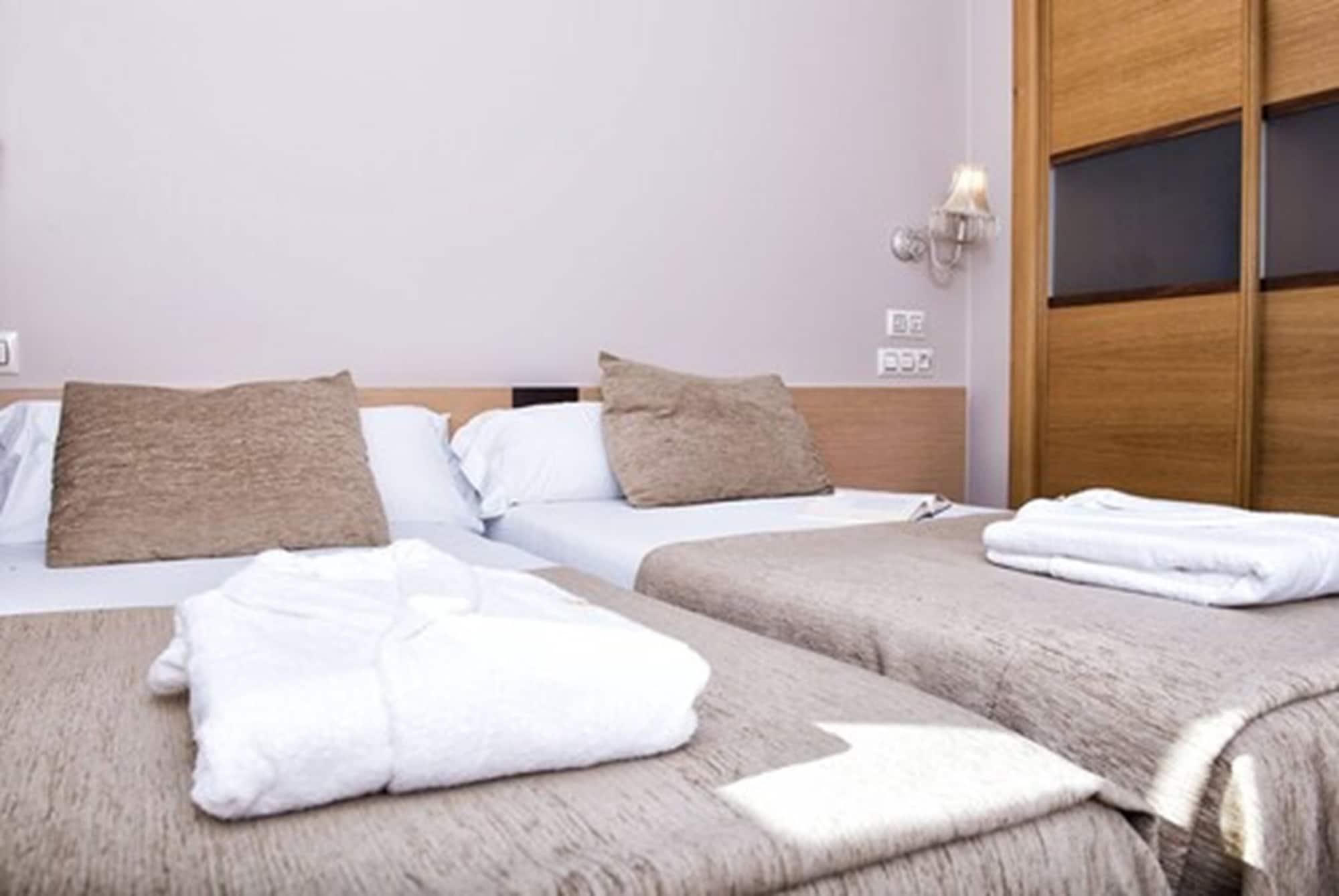 Apartamentos Mediterraneo Real Fuengirola Ngoại thất bức ảnh