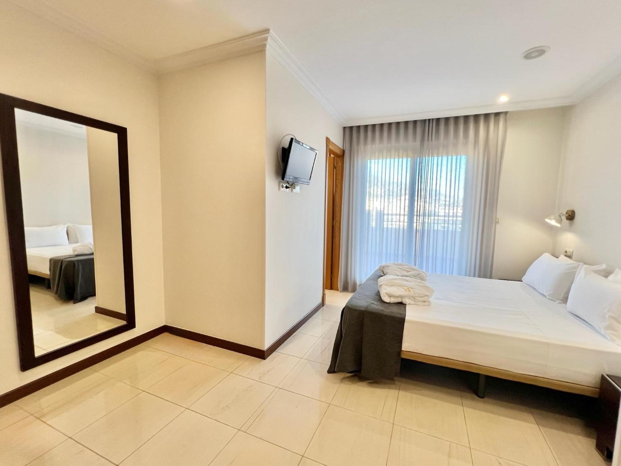 Apartamentos Mediterraneo Real Fuengirola Ngoại thất bức ảnh