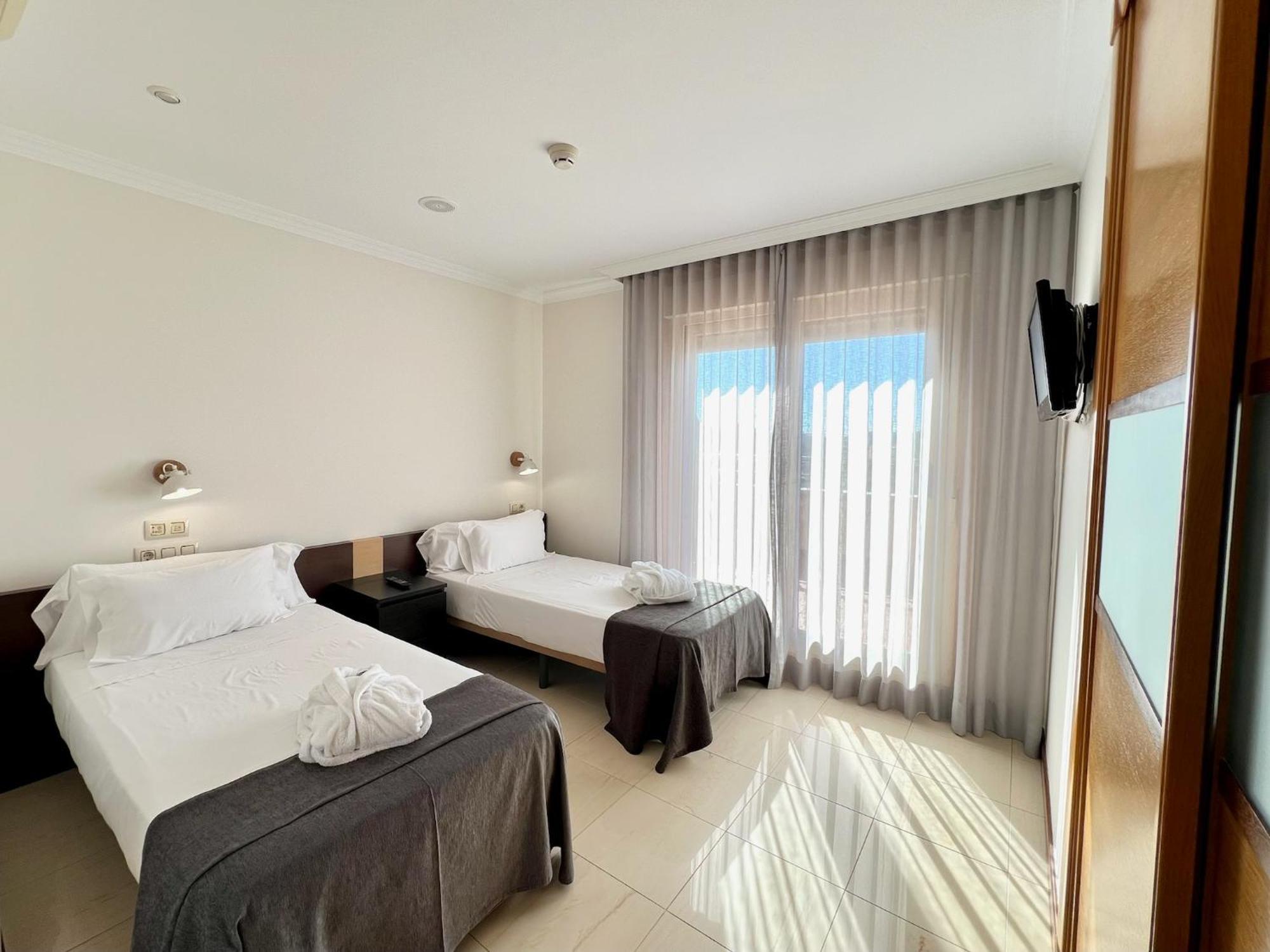 Apartamentos Mediterraneo Real Fuengirola Ngoại thất bức ảnh