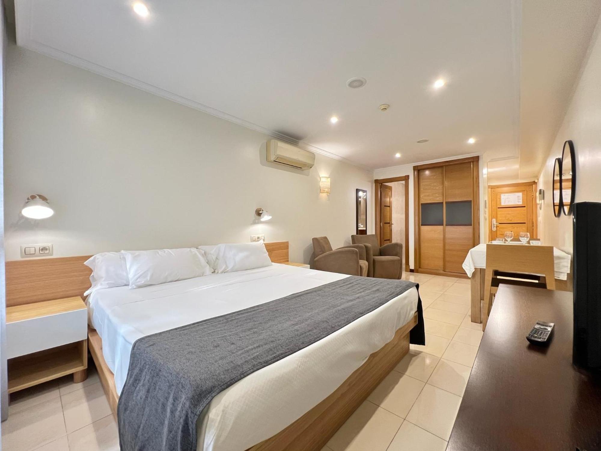 Apartamentos Mediterraneo Real Fuengirola Ngoại thất bức ảnh