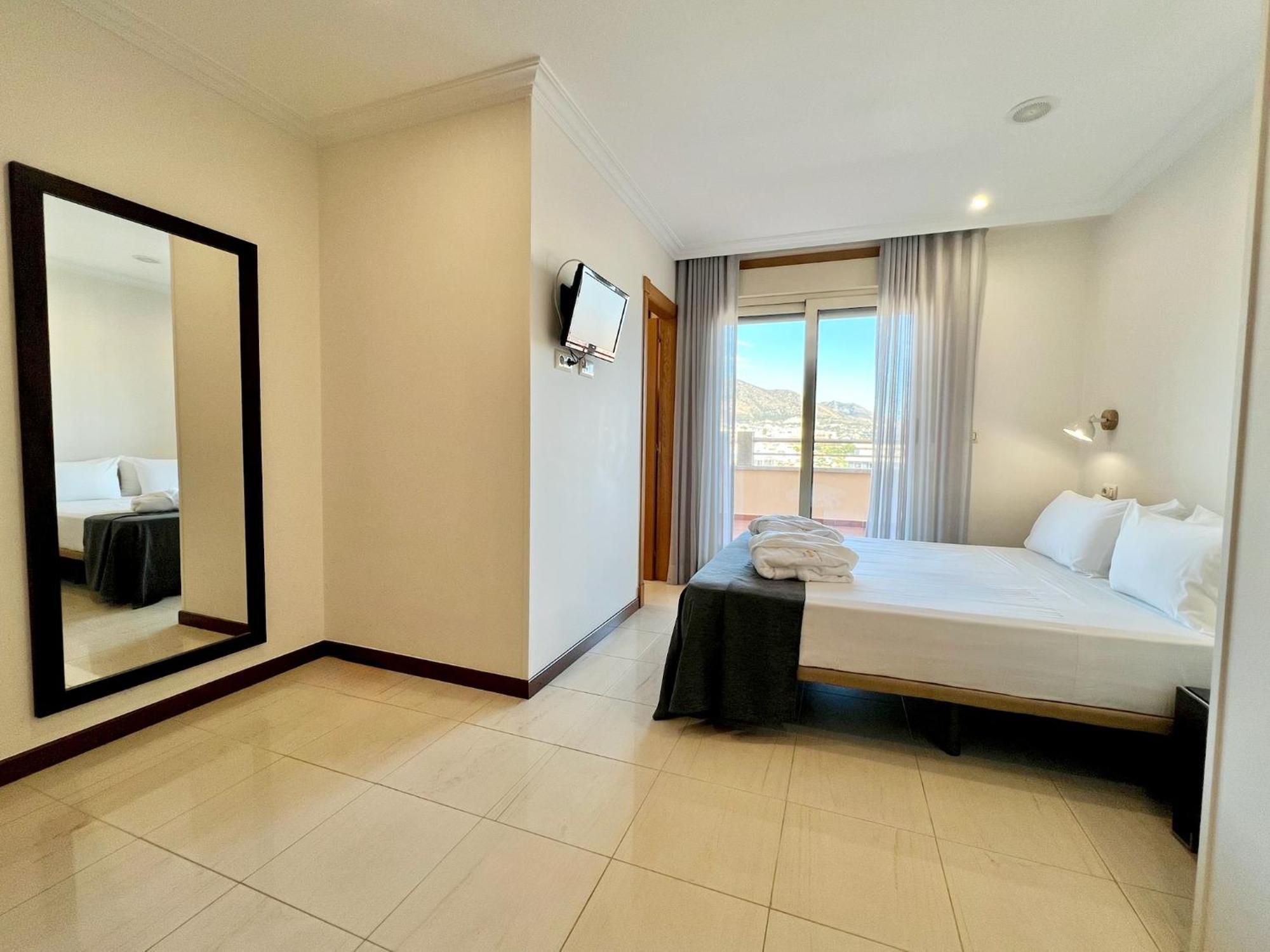 Apartamentos Mediterraneo Real Fuengirola Ngoại thất bức ảnh